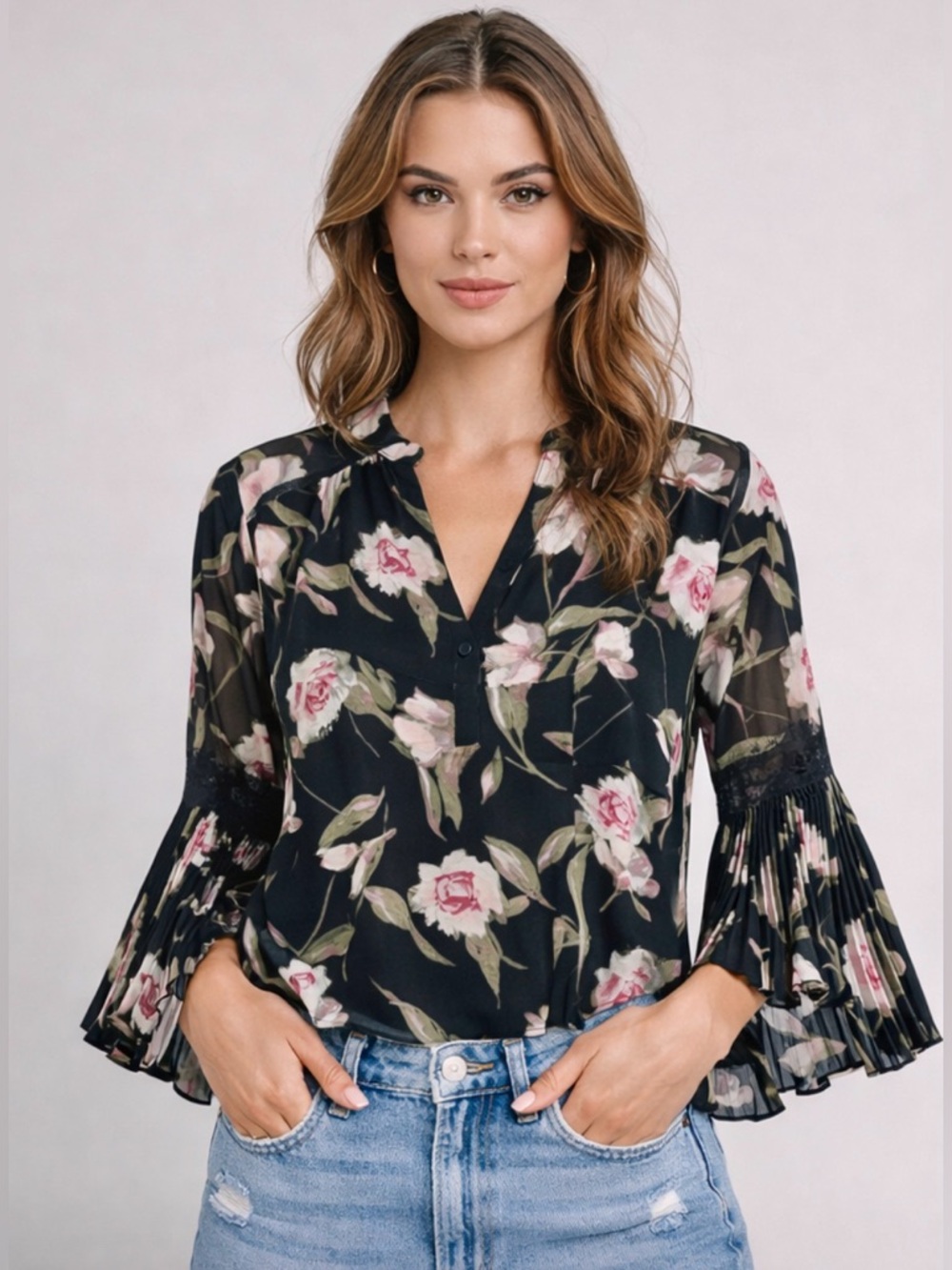 White House Black Market Floral Pleated Bell Sleeve Blouse Size 4 Romantic Top
